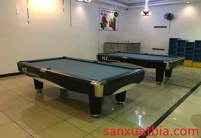 Những chiếc chân gỗ bọc kim loại khiến bàn cực kỳ chắc chắn, khử rung một cách hiệu quả Những chiếc chân gỗ bọc kim loại khiến bàn cực kỳ chắc chắn, khử rung một cách hiệu quả
