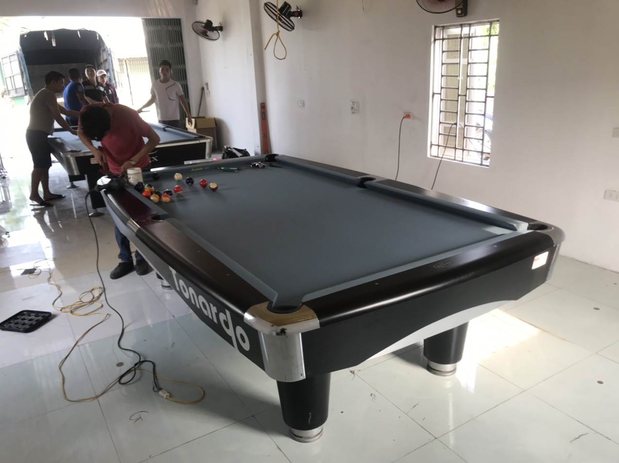 Billiards Đức Tình lắp đặt 2 bàn 9017 vs 9018 lướt